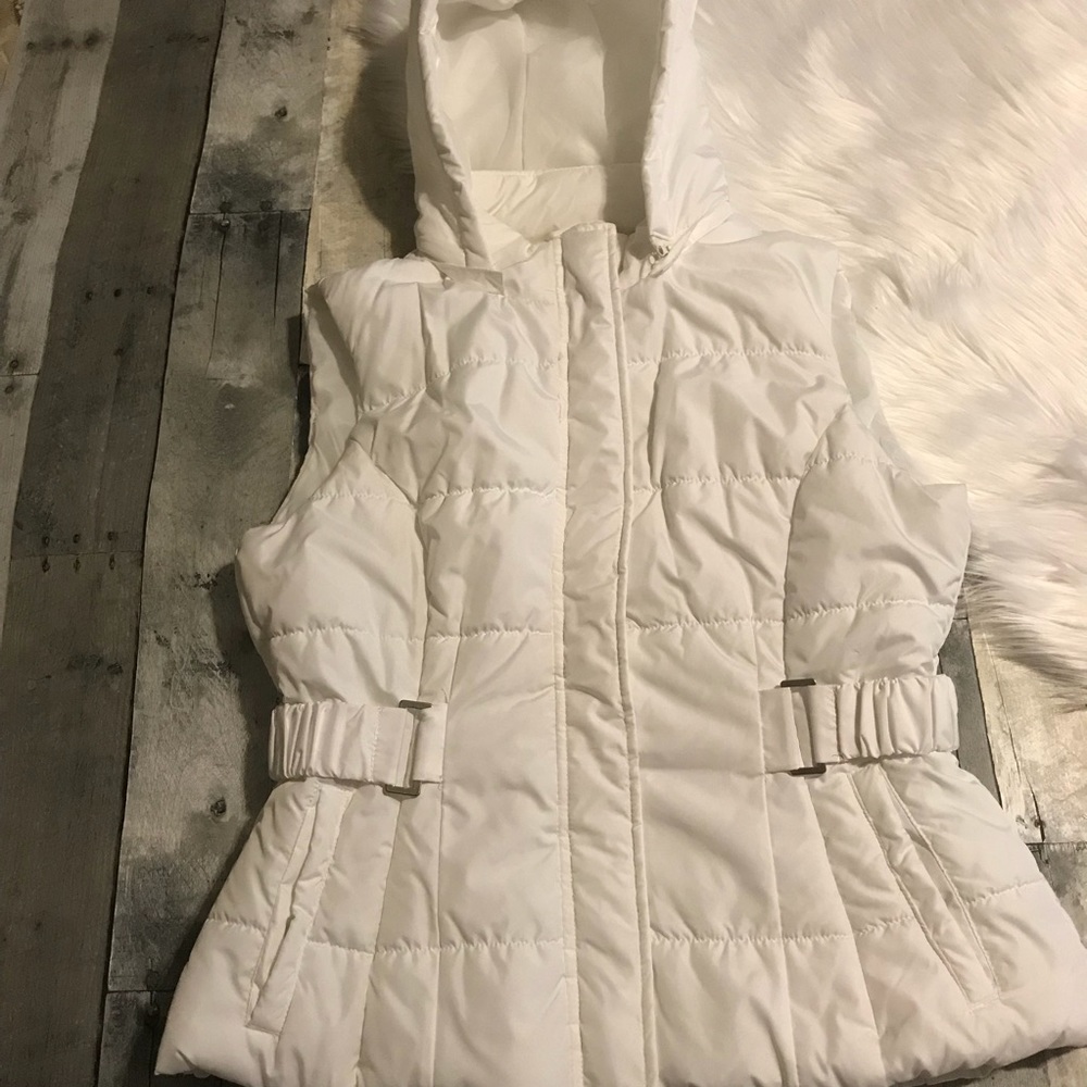 New York & Co. White Puffer Vest L